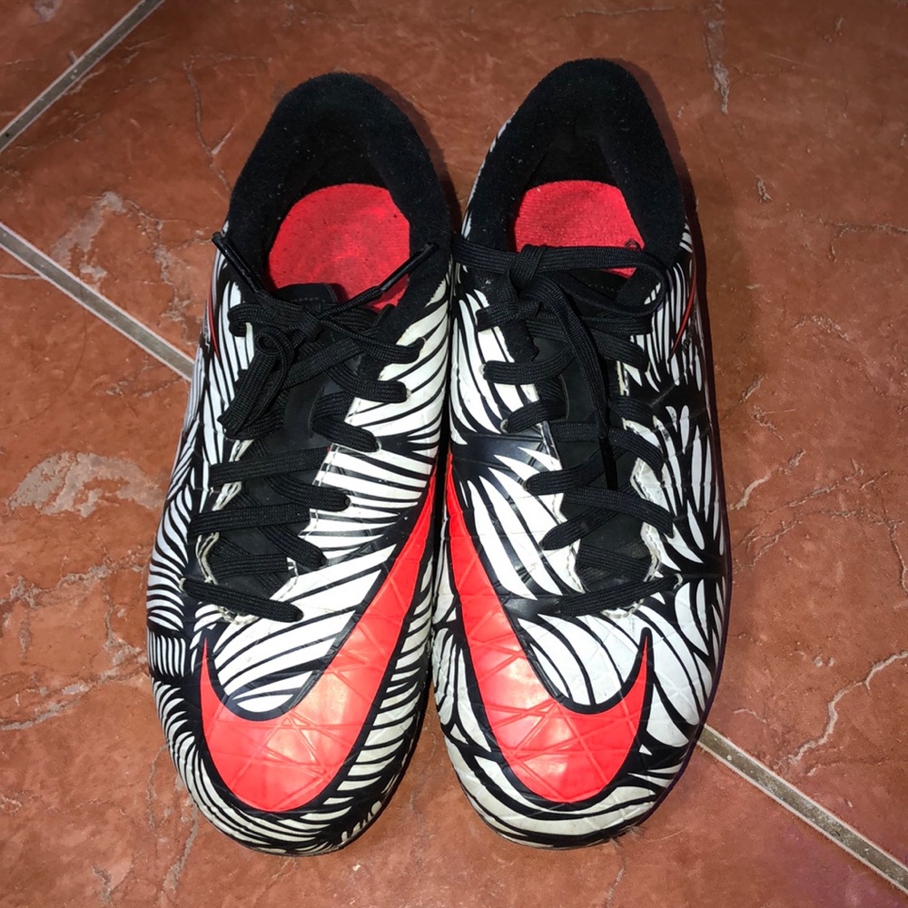 Neymar hypervenom Soccer cleats